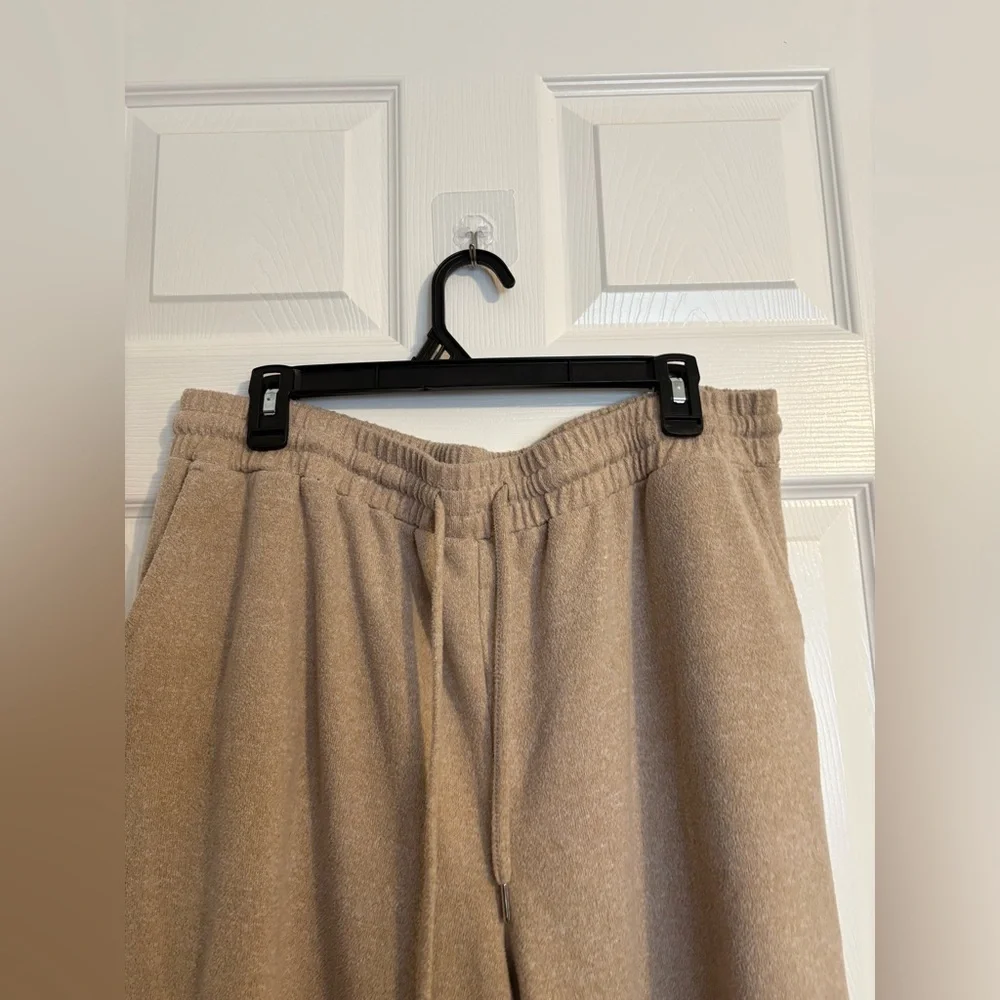 Time and Tru Wide Leg Hacci Pants Pull-on Comfy & cozy stretchy tan cropped - Picture 3 of 8
